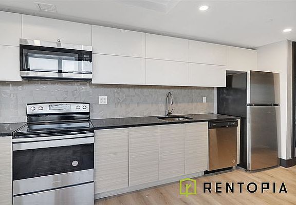 2nd image of 88 Linden Blvd #8G