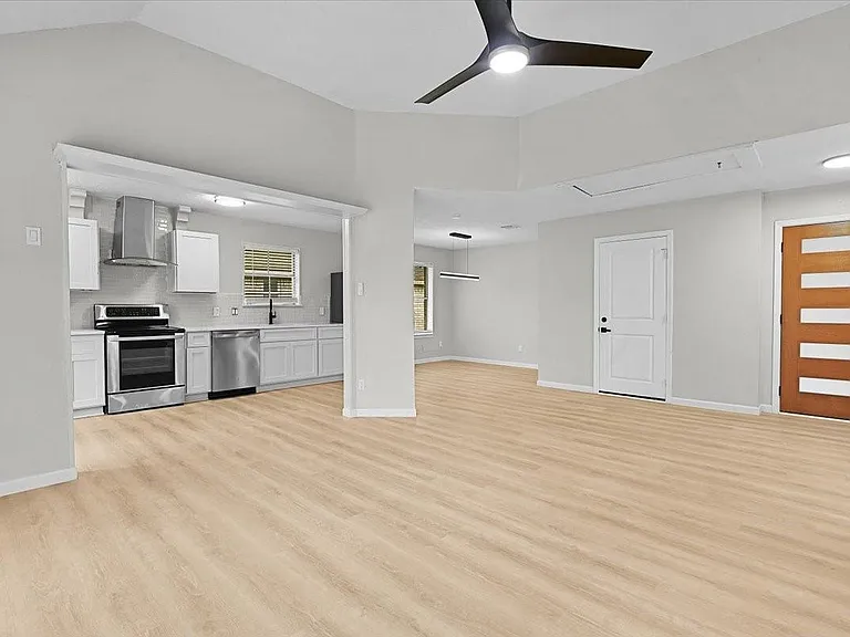 2601 Village Circle Dr — Photo 4