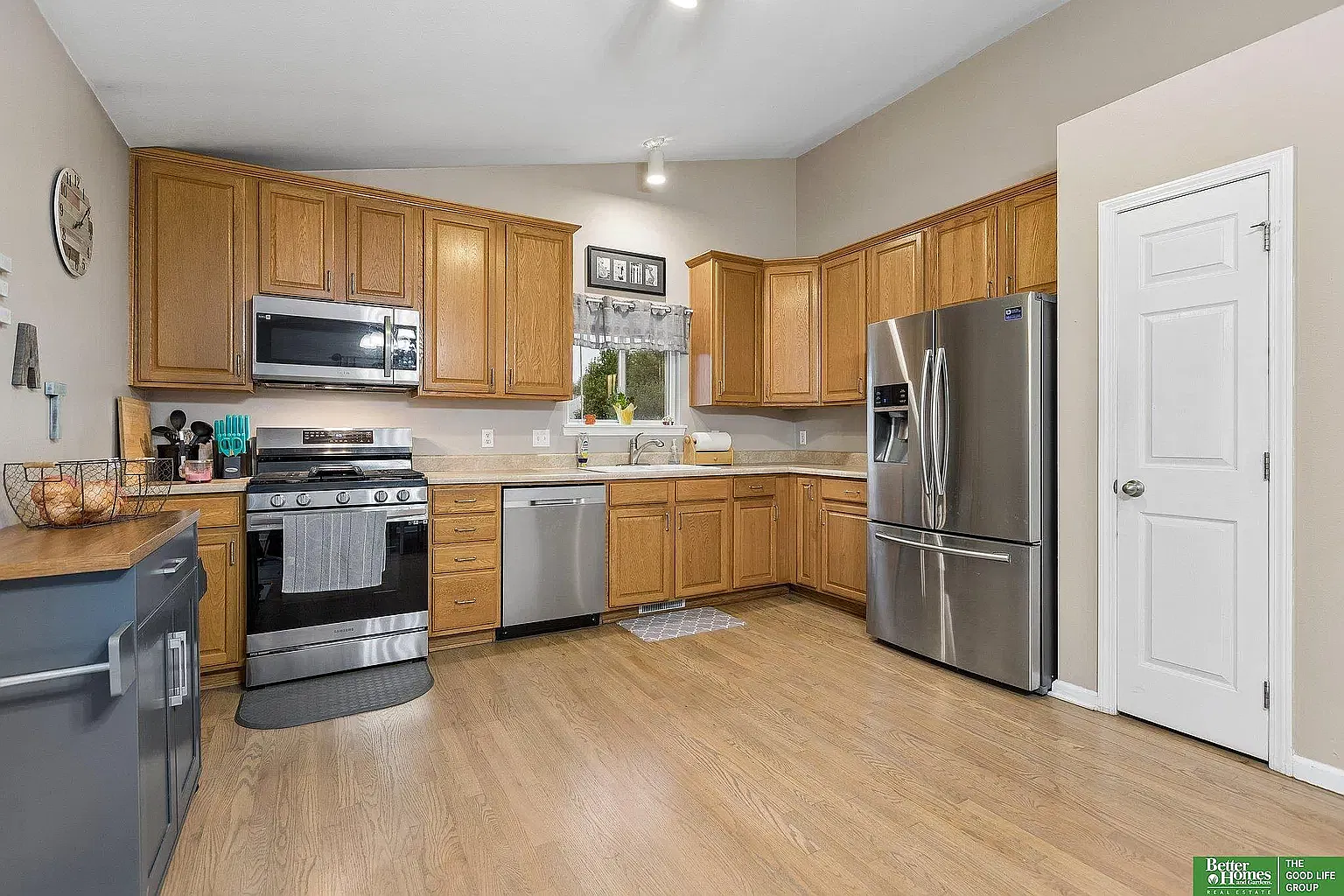 3 bed, 1526 sqft, $2,300 — Photo 2