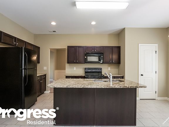 5th image of 759 Helm Ln NW