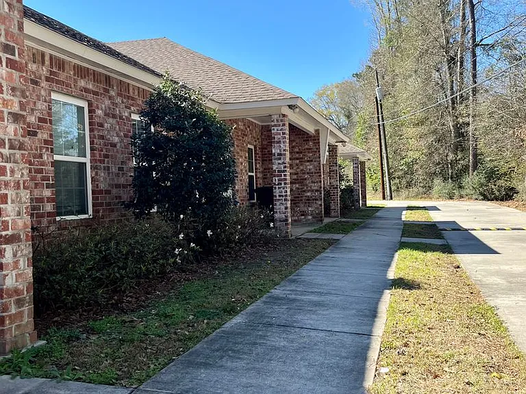 18645 Greenwell Springs Rd — Photo 2