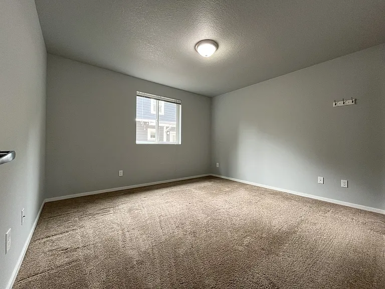 Charming SE Bungalow 3 Bed 2 Bathroom with Washer & Dryer — Photo 14