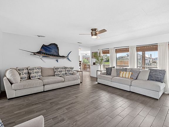 4th image of 13929 Blackbeard Dr