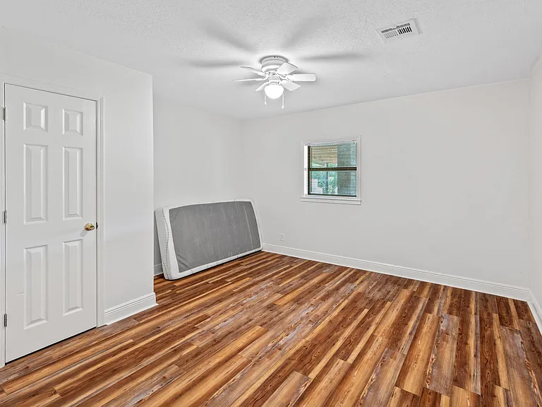 9257 Highway 171 — Photo 10