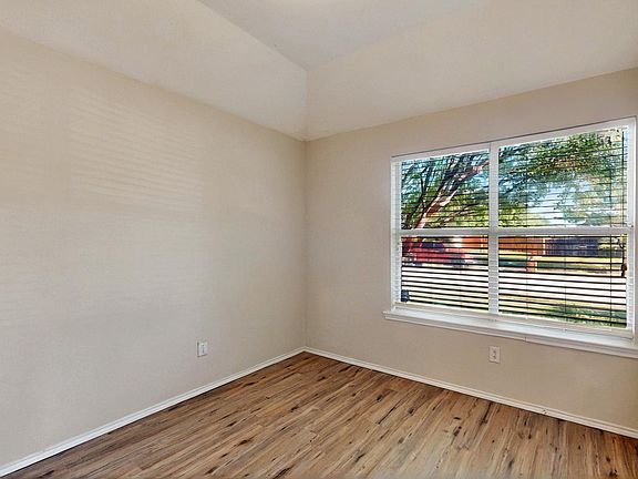 4th image of 3685 Laurel Crossing Dr