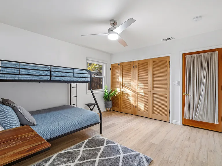 5835 Hillview Park Ave — Photo 46