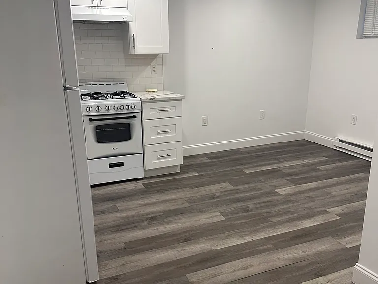 52 Lincoln Ave #1B — Photo 5