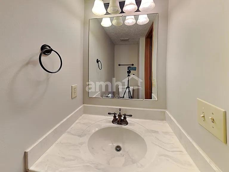 1129 Oslo Pass — Photo 8
