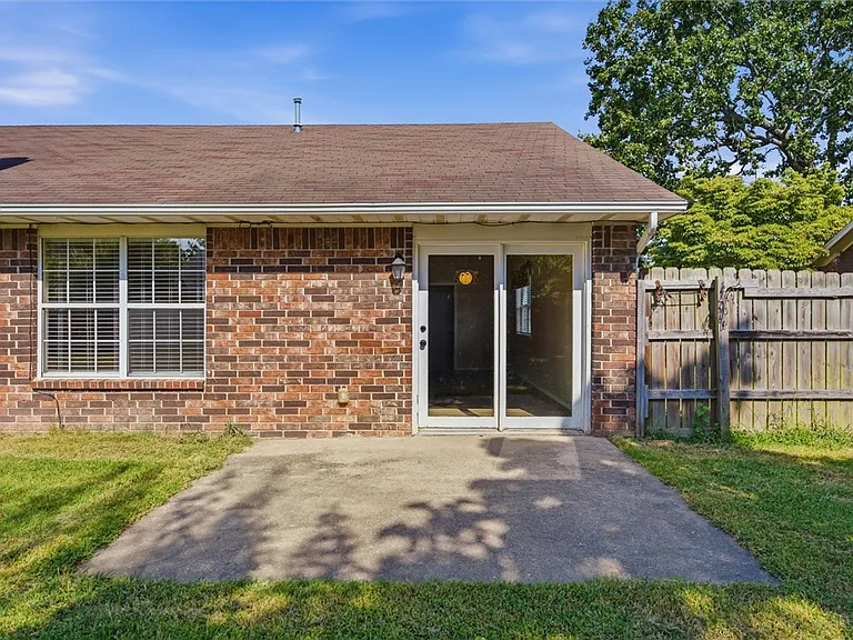 1919 N Radcliffe Ave — Photo 27