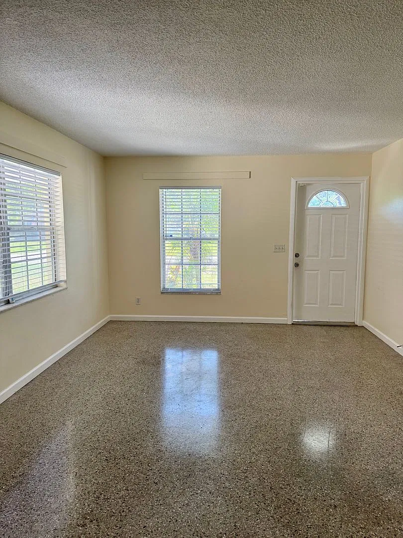 South Tampa Home — Photo 2