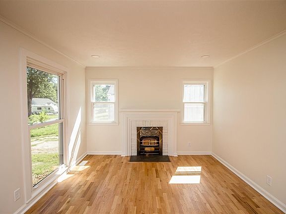 3rd image of 125 Sunset Dr