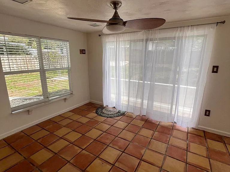 730 Glade Rd — Photo 32