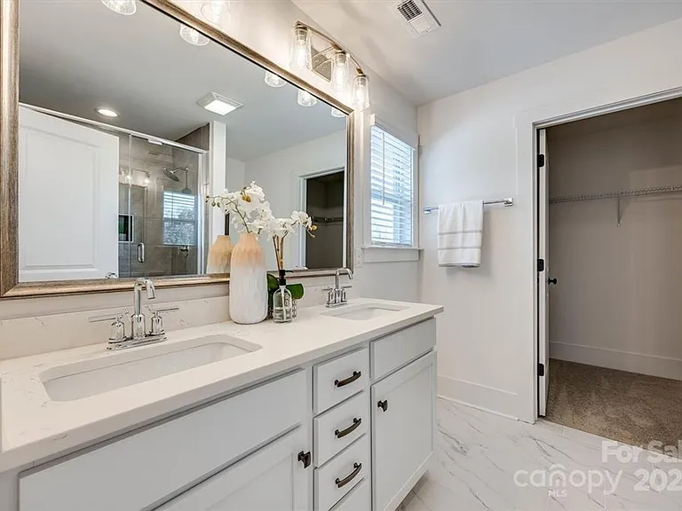 1241 Eastway Dr — Photo 5