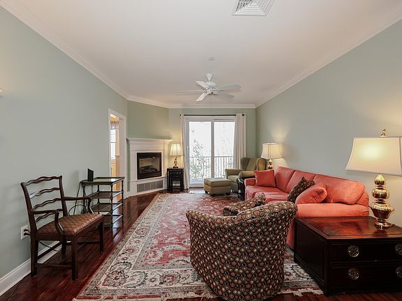 4th image of 160 Daniel Webster Highway #201
