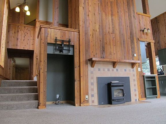 3rd image of 620 Aspen Dr