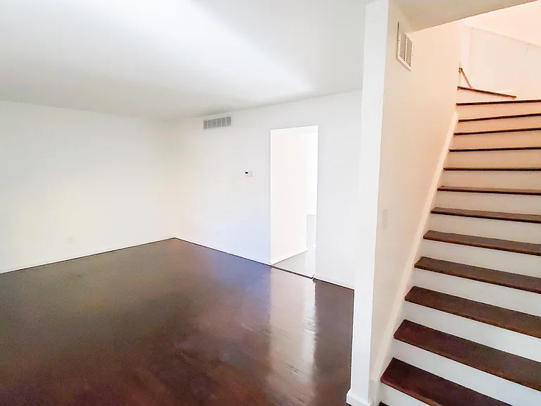 480 Zahn Dr #2 — Photo 5