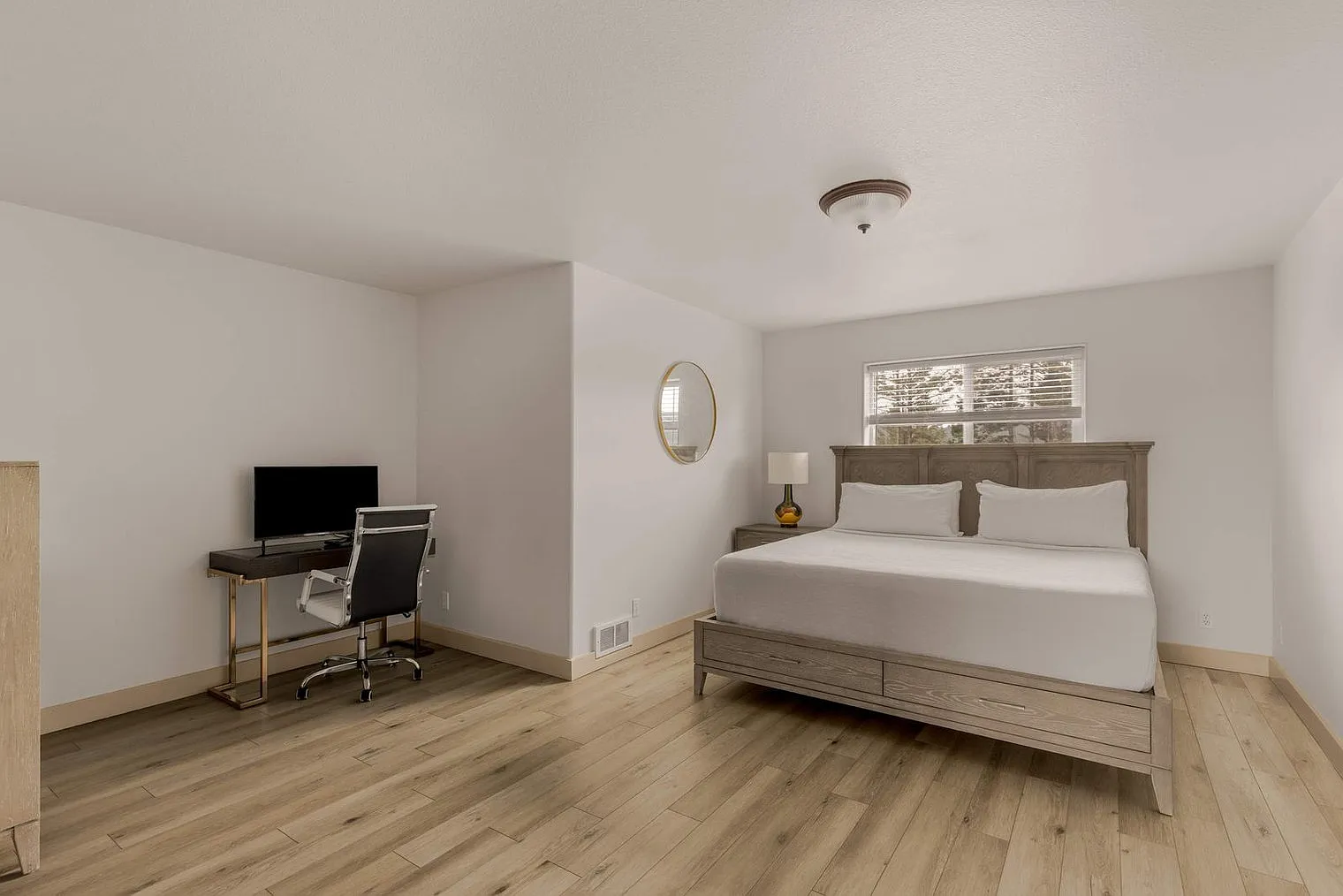 3 bed, 2.0 bath, 1496 sqft, $3,392 — Photo 4