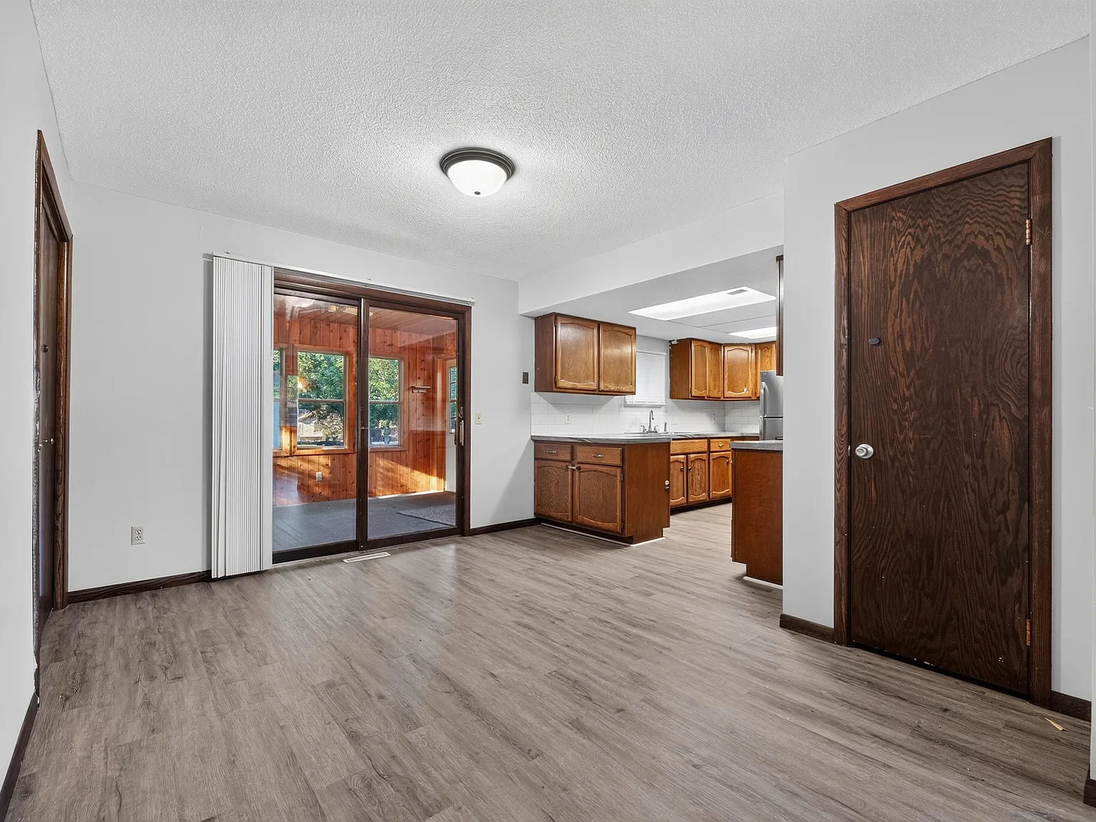 4 bed, 2039 sqft, $2,975 — Photo 3