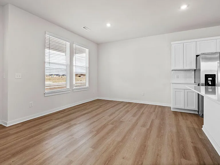 158 S Broyles St — Photo 10