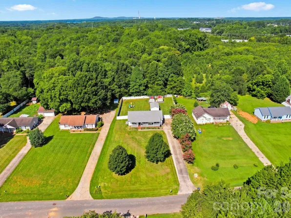 132 Kendra Dr, Mooresville, NC 28117
