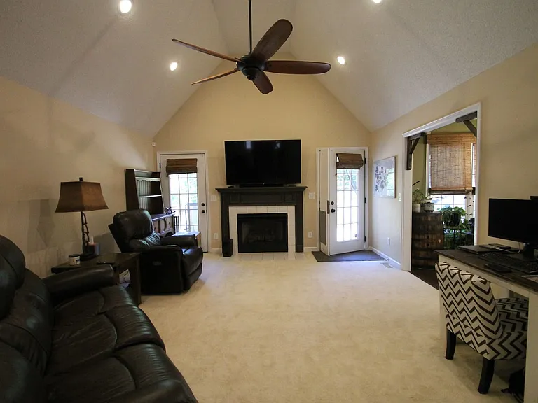 1024 Croatoan Dr — Photo 5