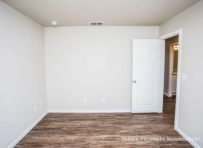 2027 Kenwood Ave — Photo 27