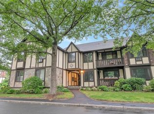 13 Foxwood Dr APT 5, Pleasantville, NY 10570
