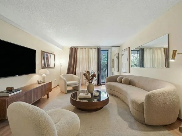 10626 151a St #106, Surrey, BC V3R 8K7