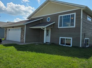 1719 Grand Ave, Worthington, MN 56187