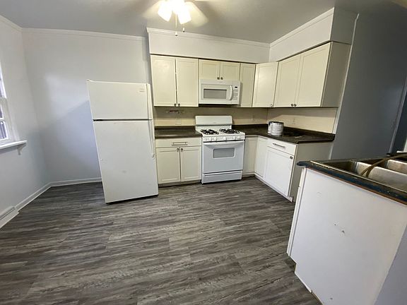 2nd image of 1126 S Park St #1