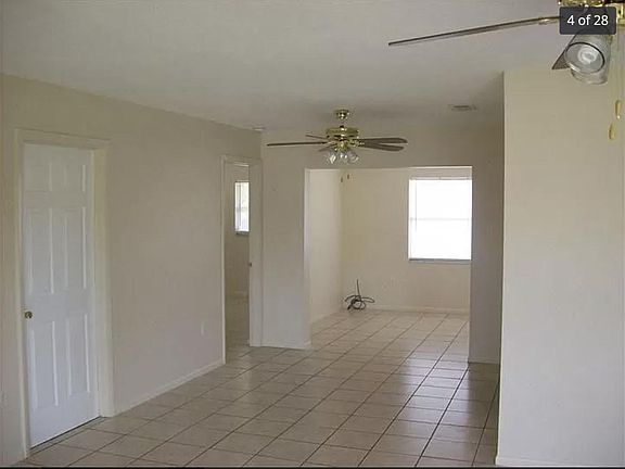 4th image of 3010 23rd Ave W