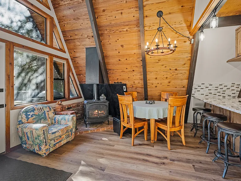 1595 Washoe Way — Photo 11
