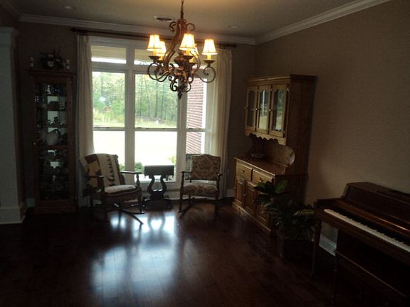 3rd image of 1002 Windy Oaks Dr