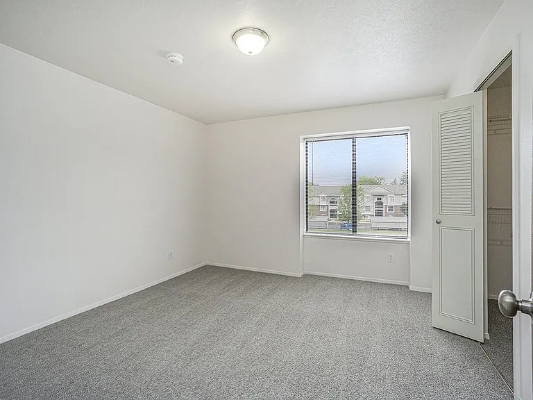 Glenn Valley Apartments — Photo 26