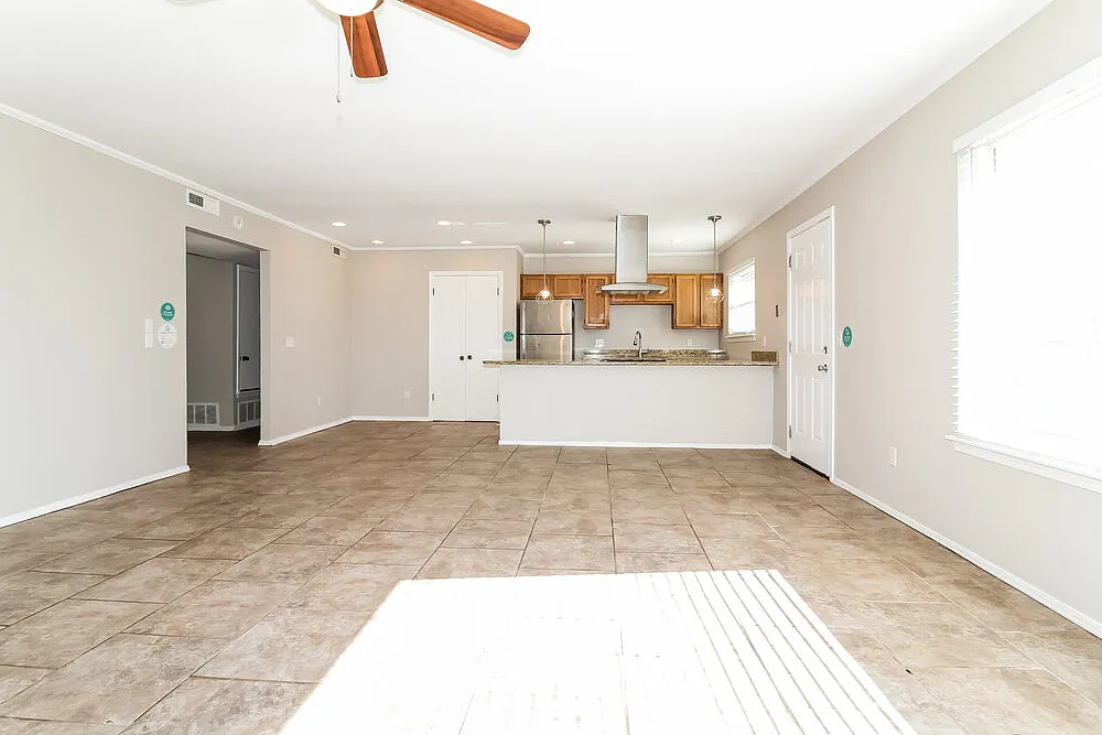 4 bed, 2.0 bath, 1557 sqft, $1,620 — Photo 4