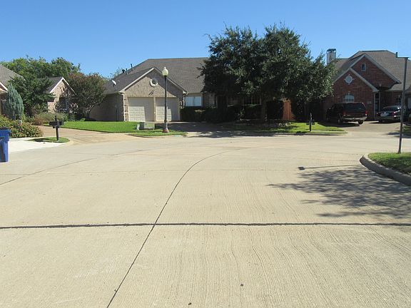 4th image of 7604 Acorn Ln