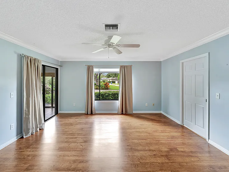 121 Prestwick Cir — Photo 37