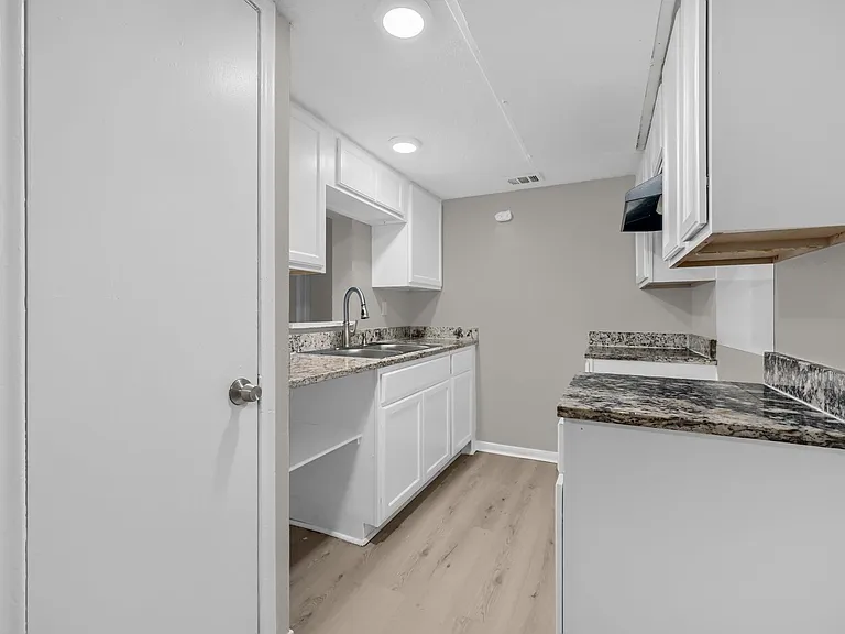 3200 W Walnut St — Photo 22