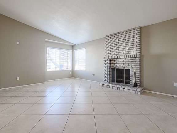 4th image of 601 E Campo Bello Dr