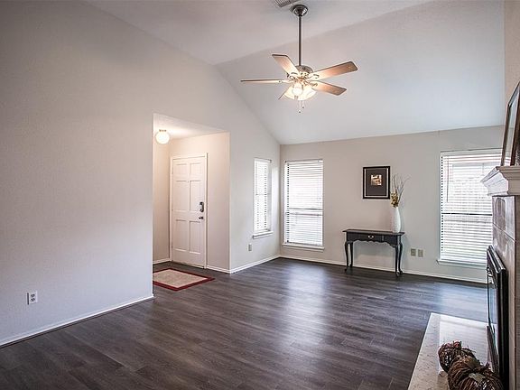 3rd image of 1215 Kings Creek Trl