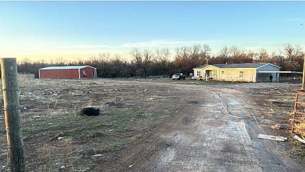 3rd image of 21185 E 1470th Rd