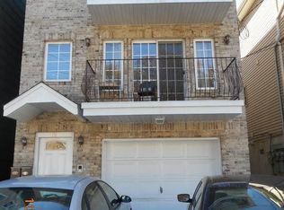 121 Lincoln St #2, Jersey City, NJ 07307