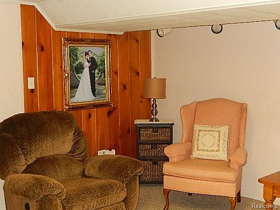 3rd image of 989 Pagel Ave