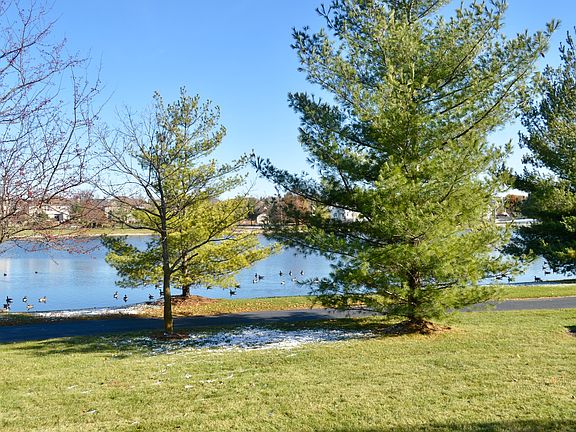 5th image of 693 Waterside Dr
