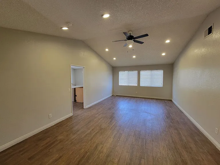 861 W Legion Rd — Photo 2
