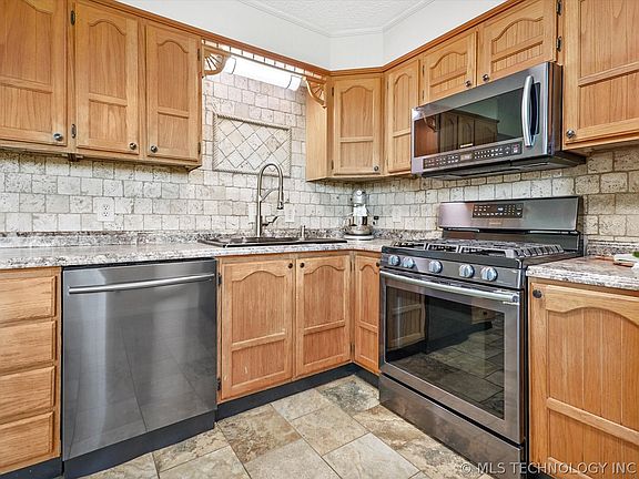 5th image of 405 Kelly Ct
