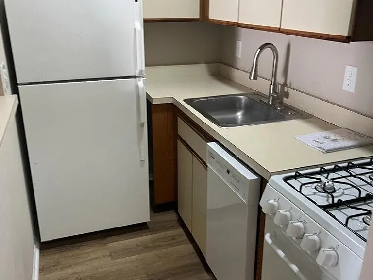 205 Arsdale Ter — Photo 3