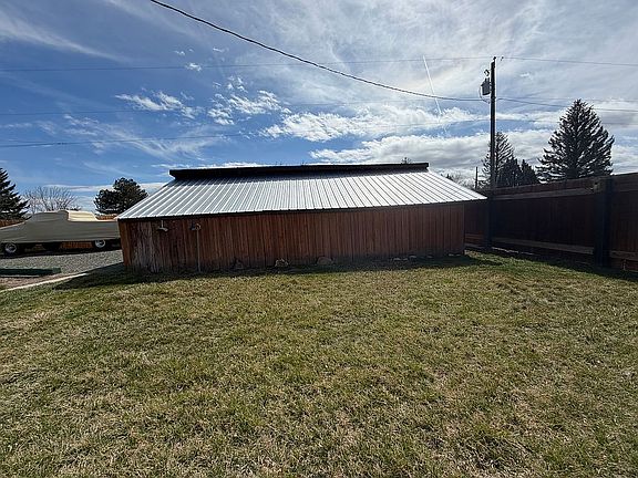 She barn
