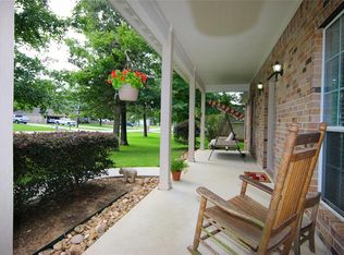 10901 Forest Creek Dr, Willis, TX 77318