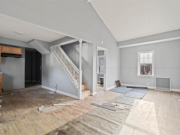 3rd image of 547 Blue Ridge Blvd